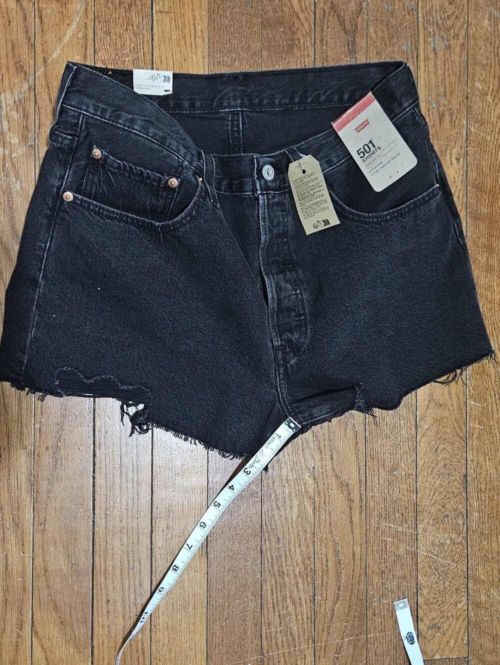 Levi's 501 Original High Rise Denim Shorts/women's/Black Distressed - Size 31 - Picture 10 of 14